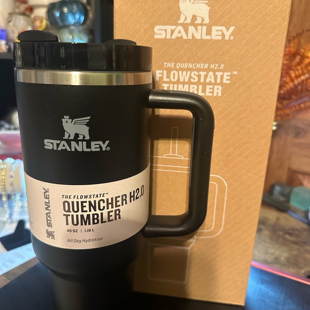 Stanley Black Quencher H2.0 Tumbler 40oz